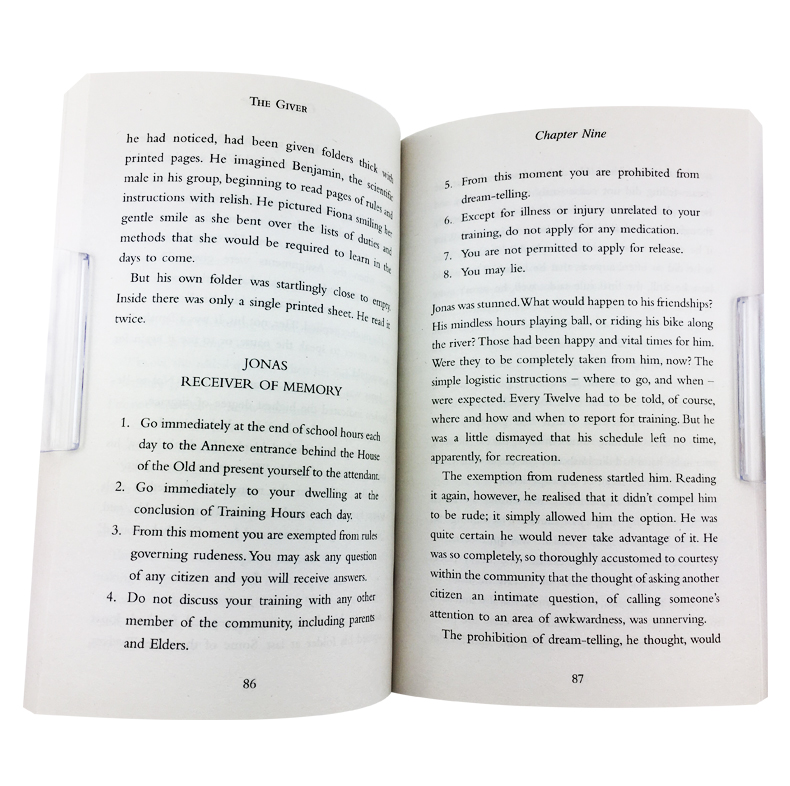 [醉染正版]记忆传授人 英文原版小说 The Giver 纽伯瑞金奖 Lois Lowry 洛伊丝劳里英文版原版进口英语高清大图