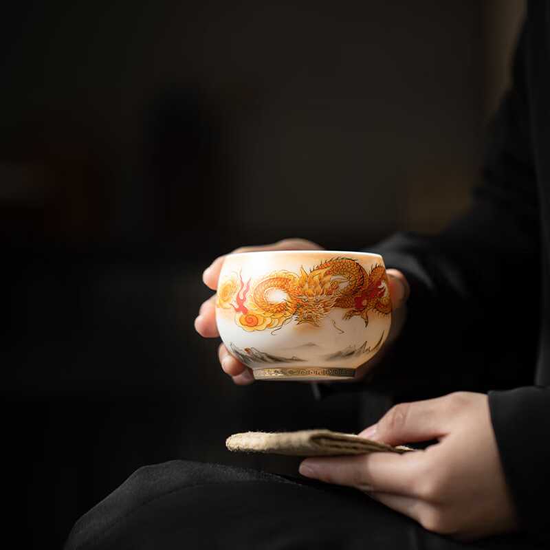 苏氏陶瓷/SUSHI CERAMICS J1003 素烧羊脂玉瓷龙行大运禅定主人杯茶杯国家一级技师王文克老师作品高清大图