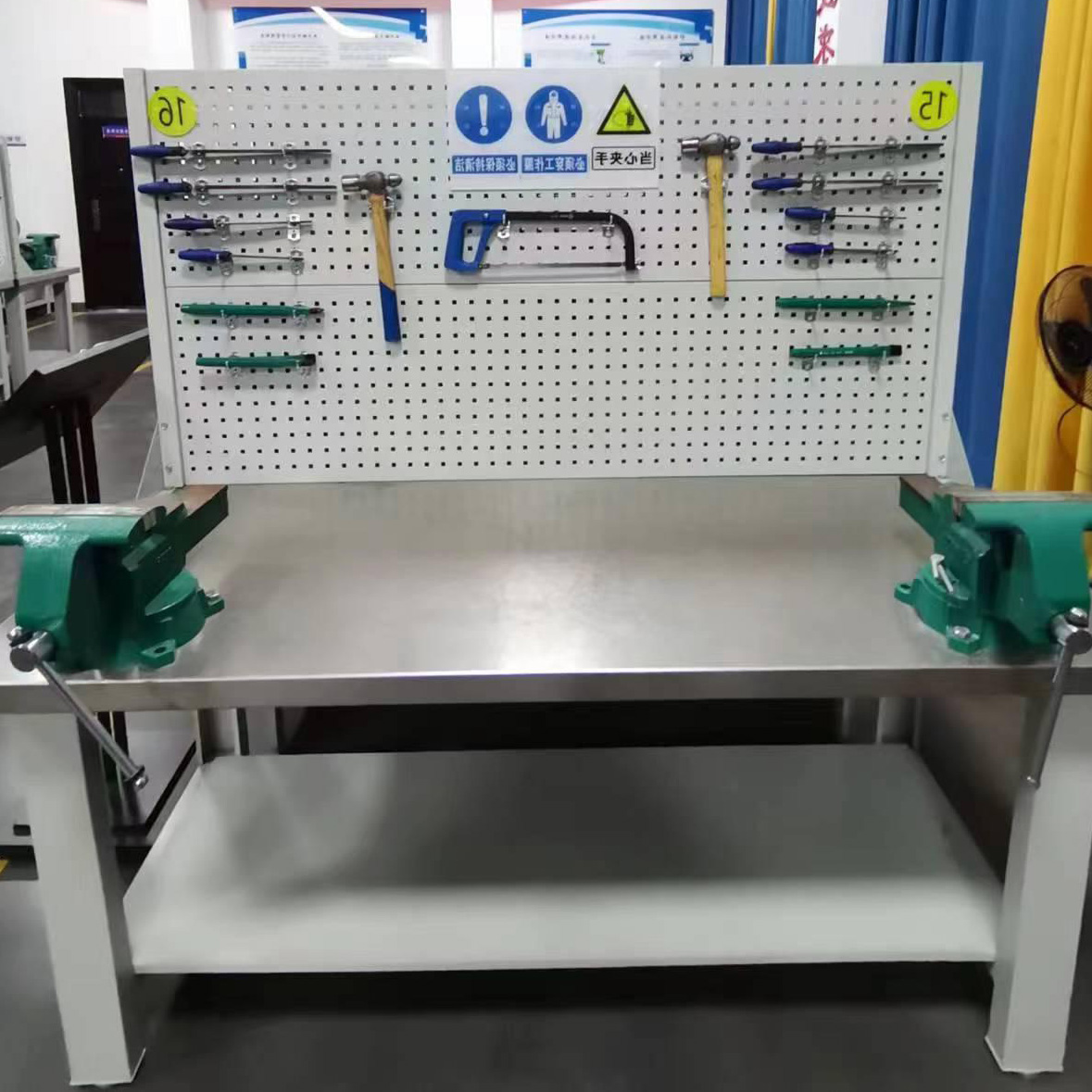 鑫金虎钳工工作台c1张高清大图