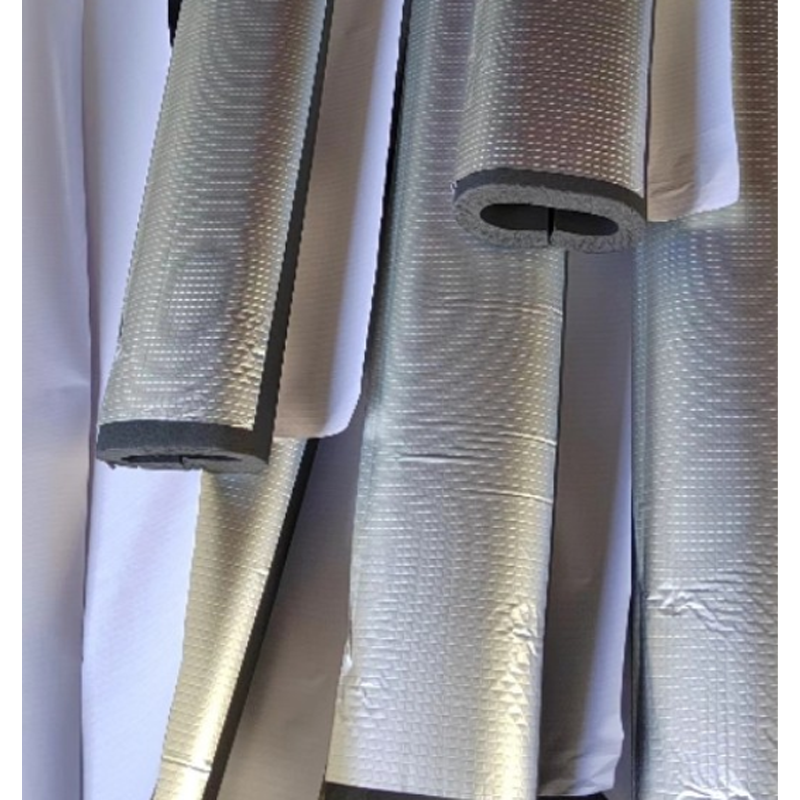 开口铝箔自粘橡塑保温管套;内径48mm厚度40mm;密度(kg/m3):38 耐热度(≥℃):100 性能:B2级 1米