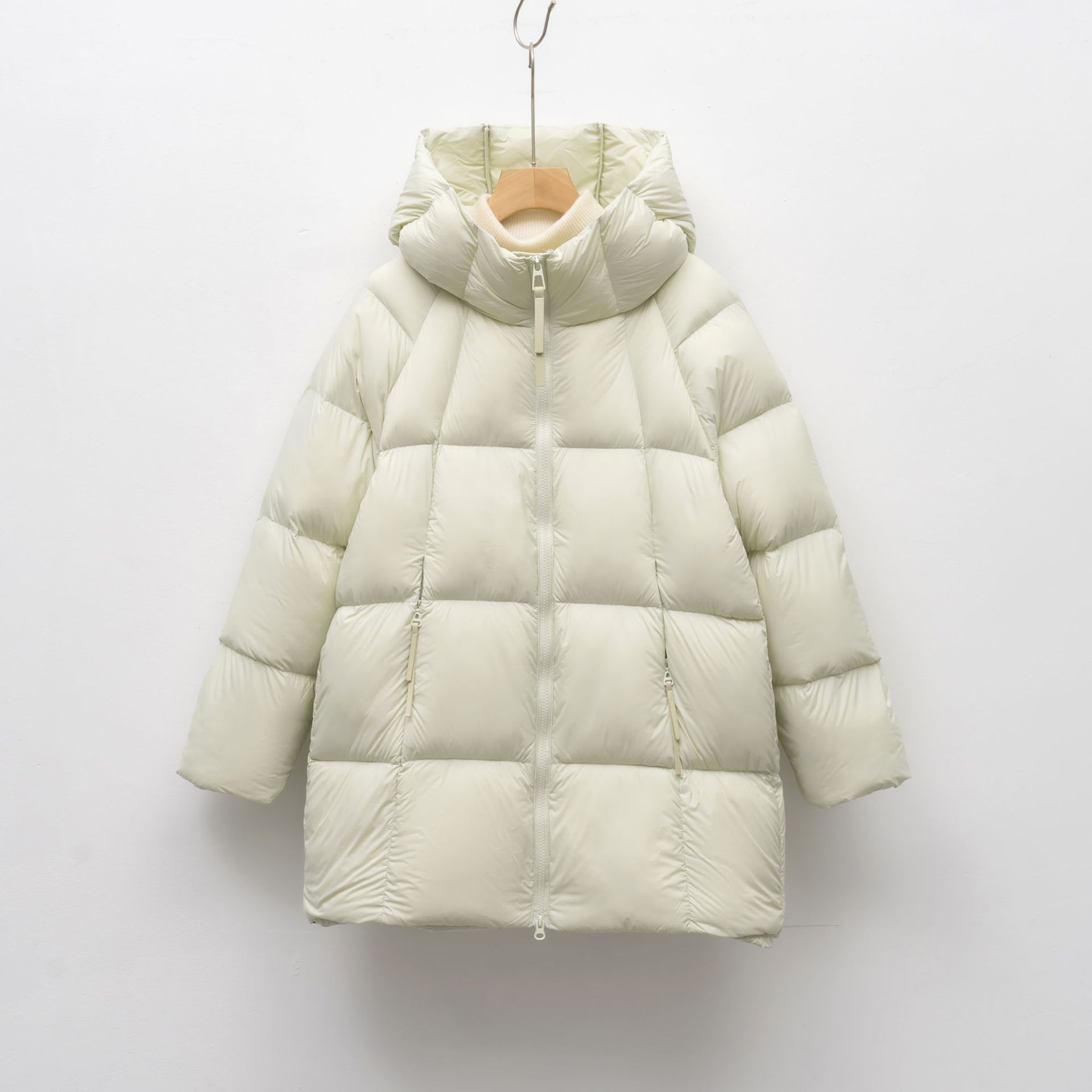 90鸭绒羽绒服女宽松加厚新款泡芙云朵简约纯色外套_3323 浅绿色 M