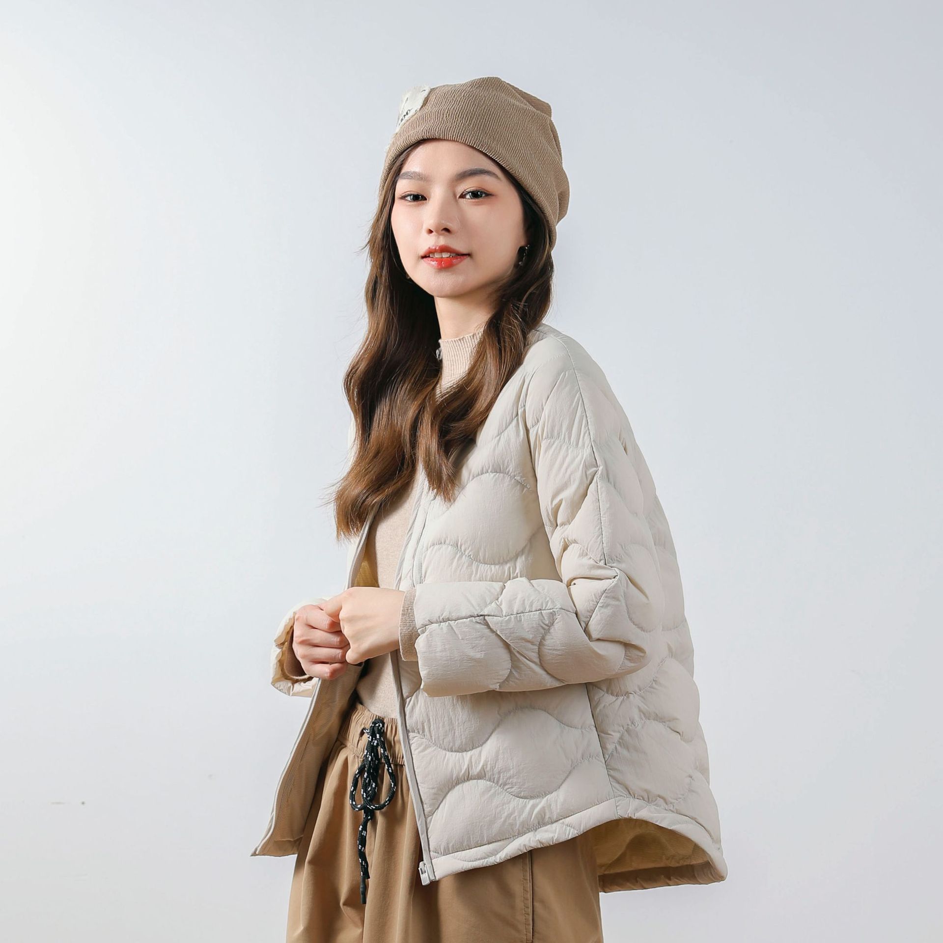 90白鸭绒新国标修身V领纯色简约圆领保暖羽绒服女外套_36高清大图