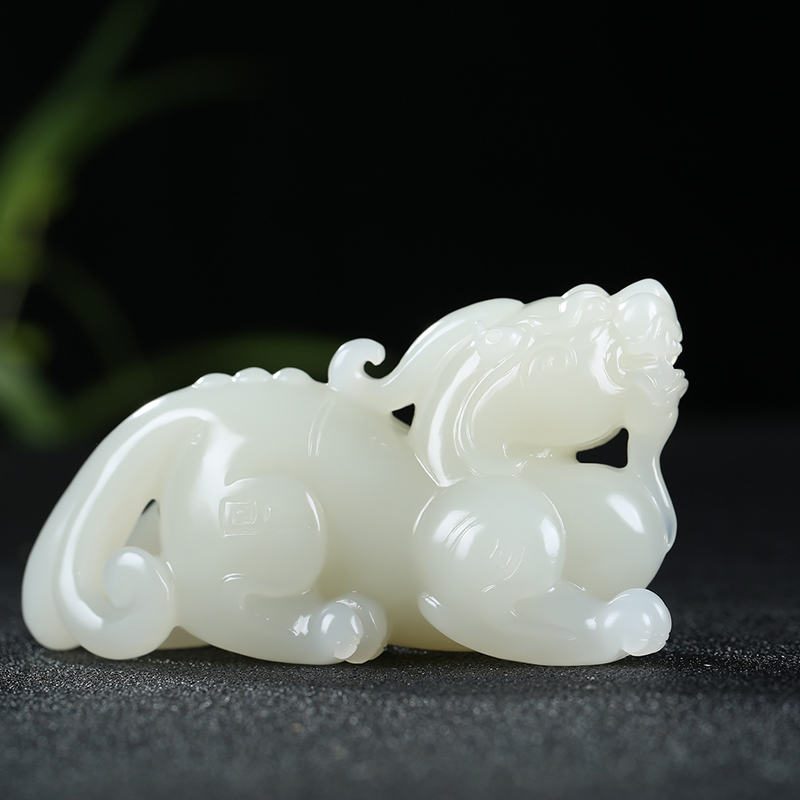 貔貅新疆和田玉貔貅手把件白玉仿古瑞兽男把玩件天然玉石