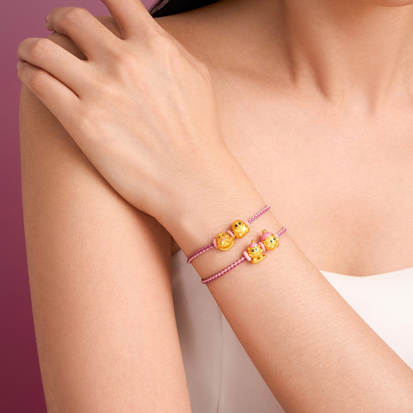 周大福SOINLOVE宝藏女孩滑雪粉帽蝴蝶结小金豆土豆黄金转运珠多款VR1625-VR1628高清大图