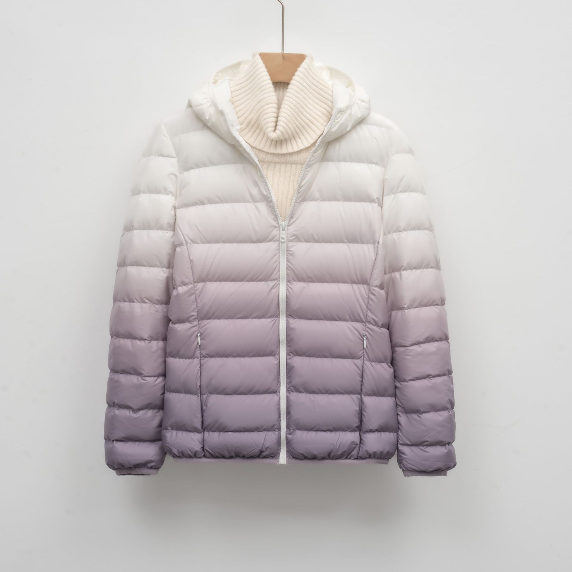 女装秋冬新款90绒轻薄羽绒服女款女式连帽渐变色撞色外套_5274