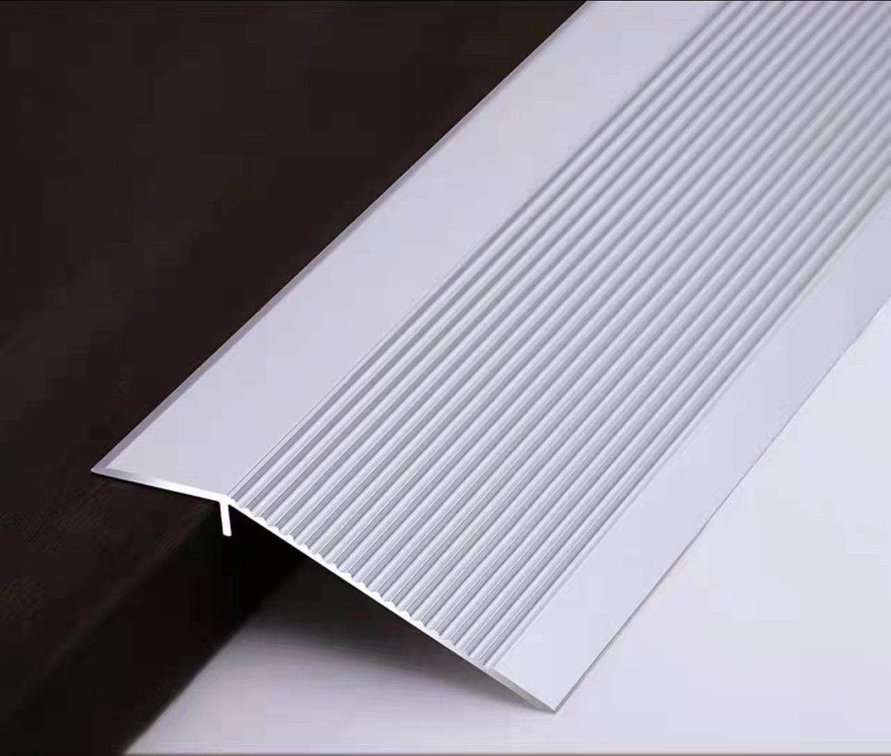 10cm宽压边条 地板辅材 售价为一米单价(含安装 含运费)