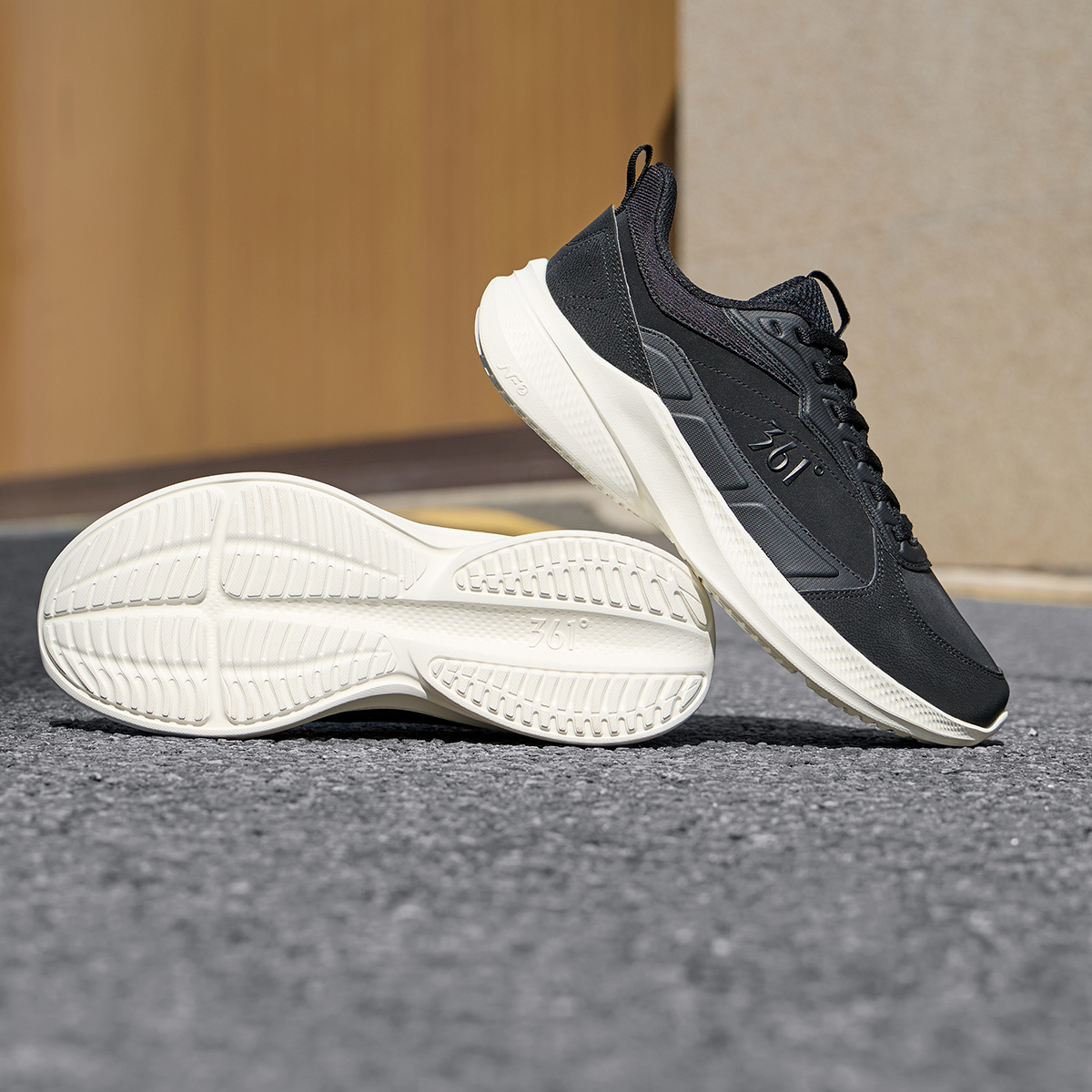 361°男鞋运动鞋新款全黑鞋子皮面舒适跑鞋轻便回弹跑步鞋男高清大图