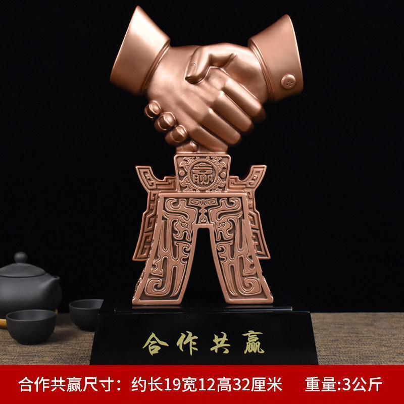 美帮汇合作共赢摆件握手办公室书架柜创意工艺装饰商务公司开业礼品定制高清大图
