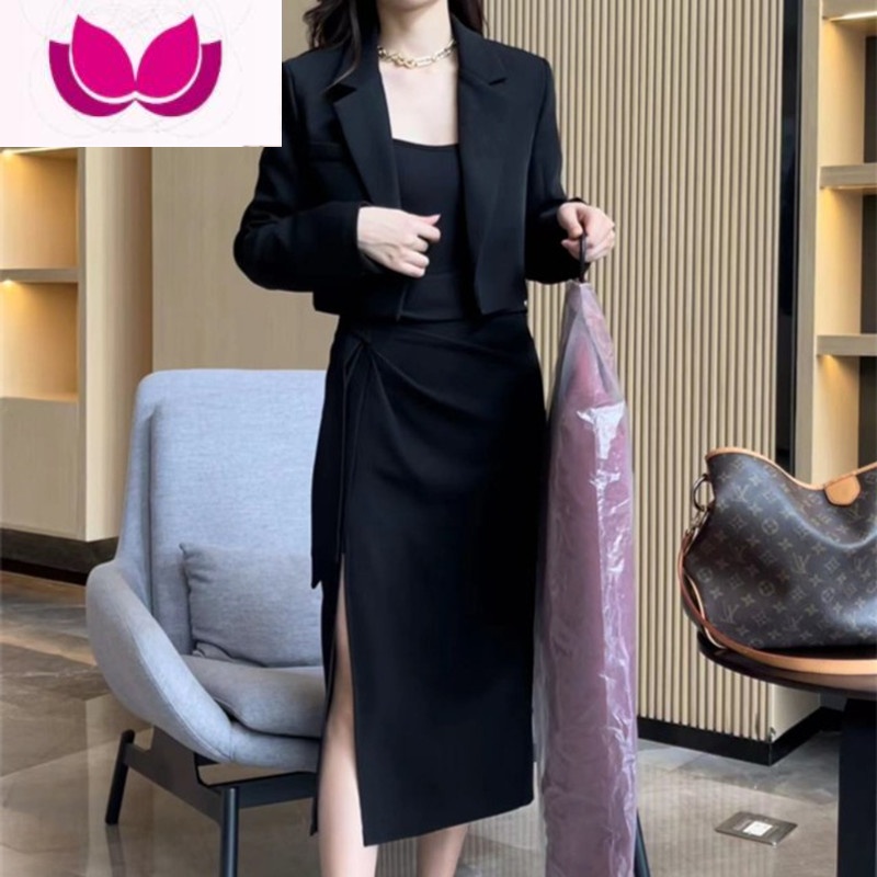 七斓2023年新款女套装短款西装上衣开叉半身裙时尚气质名媛三件套 L码建议108-118斤 黑色套装送背心