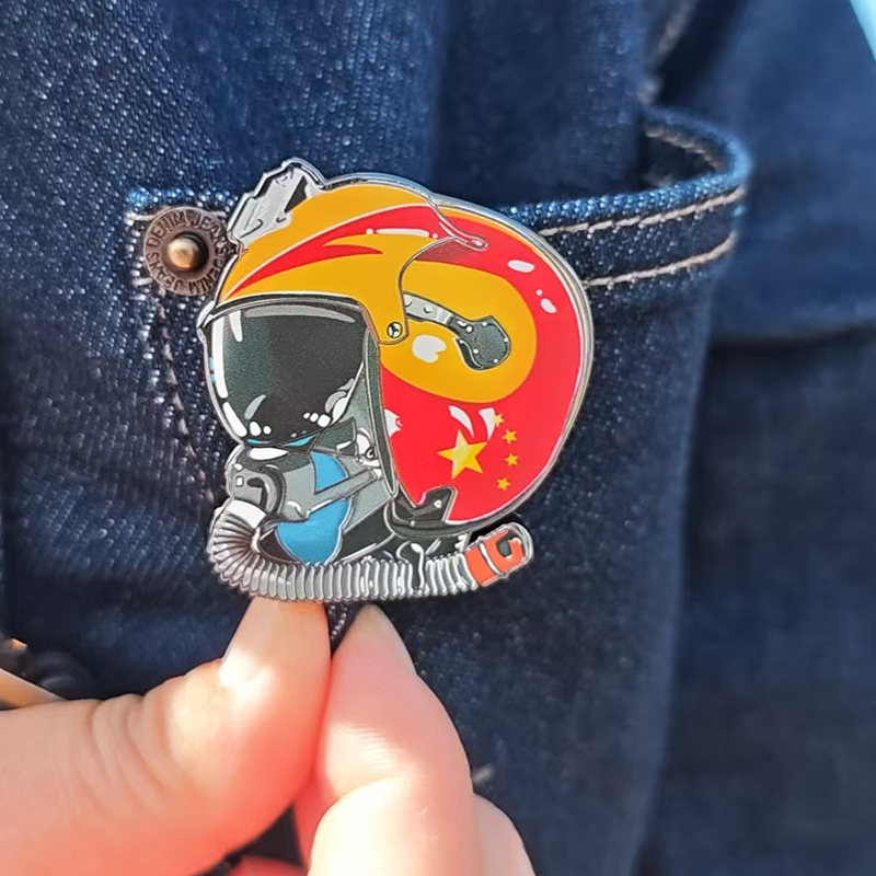 酷美智悦长春航展纪念品金属徽章(烤漆头盔)8*8cm 个高清大图