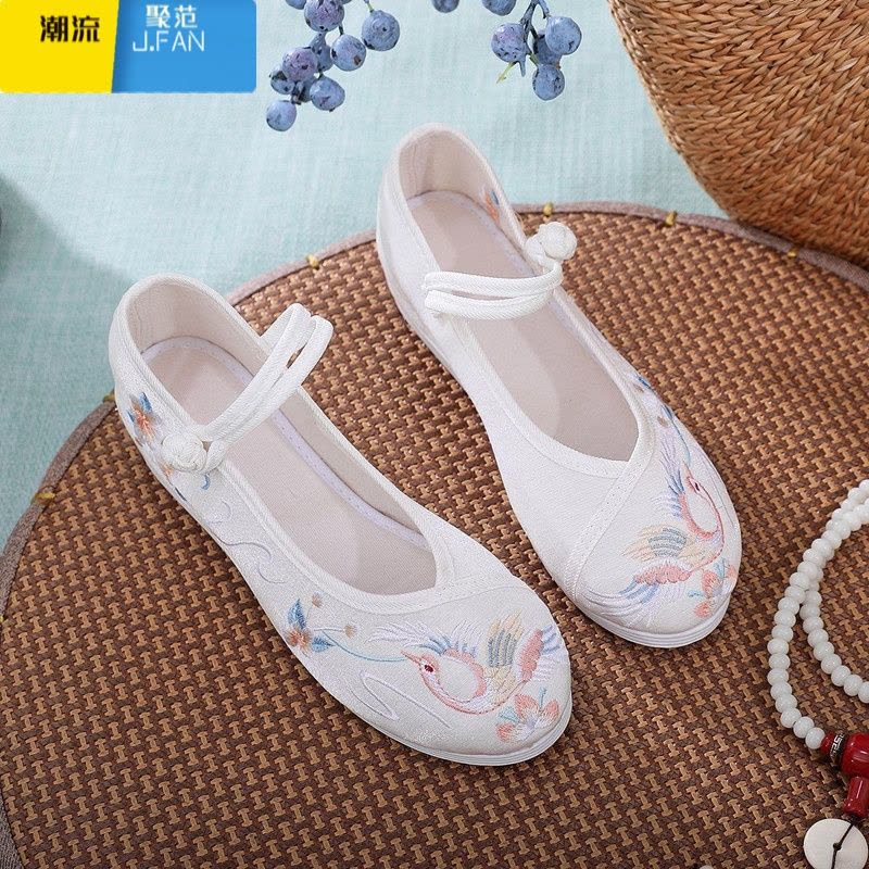 聚范新款老北京布鞋坡跟禅意低跟绣花鞋搭配纱裙旗袍茶艺师单鞋女图片