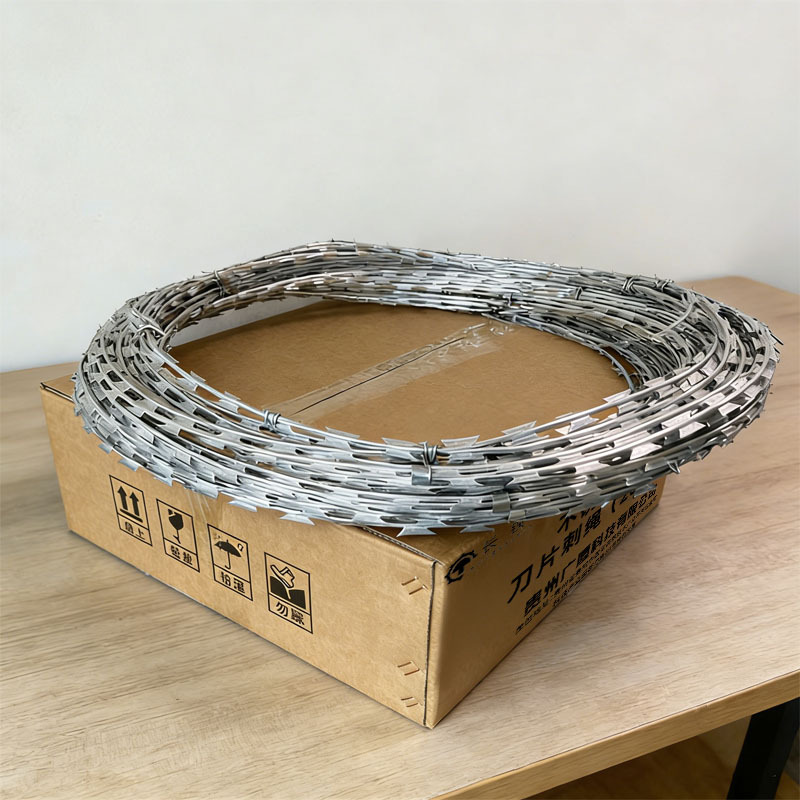 长铁不锈钢刀片刺绳 70cm*10m 卷高清大图