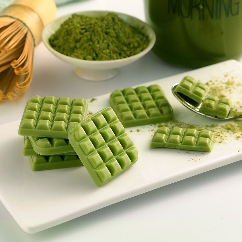 抹茶草莓牛奶巧克力礼盒装110g送女友糖果零食小吃节日礼物