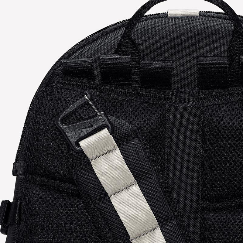 Nike/耐克女士休闲运动包多功能轻便旅行背包户外徒步高清大图