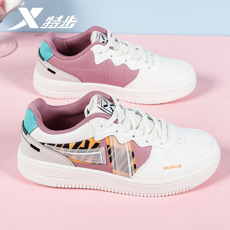 特步女鞋板鞋虎2022秋季新款时尚小白鞋皮面休闲鞋潮鞋正品运动鞋女