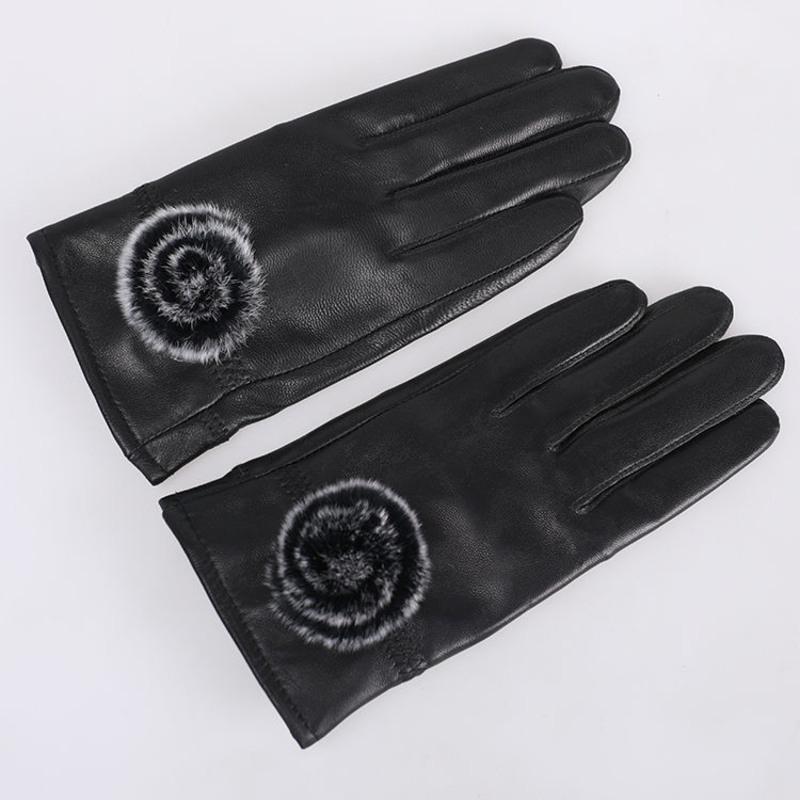 真皮手套女士绵羊皮冬季加绒加厚保暖开车可爱兔毛球骑车皮手套黑色