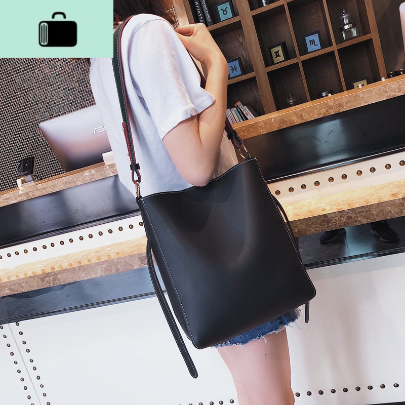 ins水桶包女2020新款韩版单肩包大容量宽肩带斜跨托特包简约百搭NEW LAKE女士单肩包