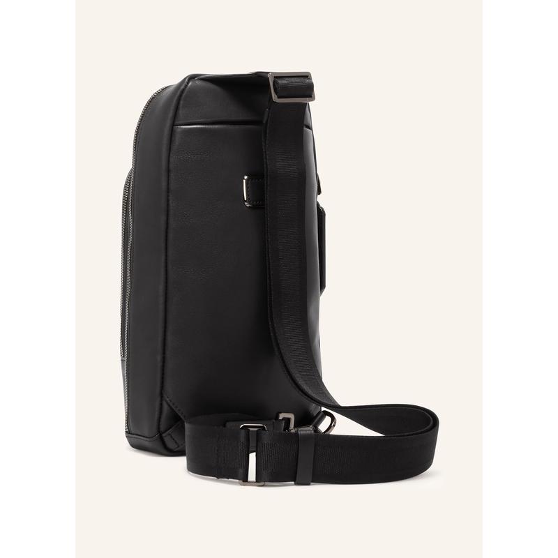 TUMI女式轻便 Adjustable 肩带双肩包 per 封口 front 口袋高清大图