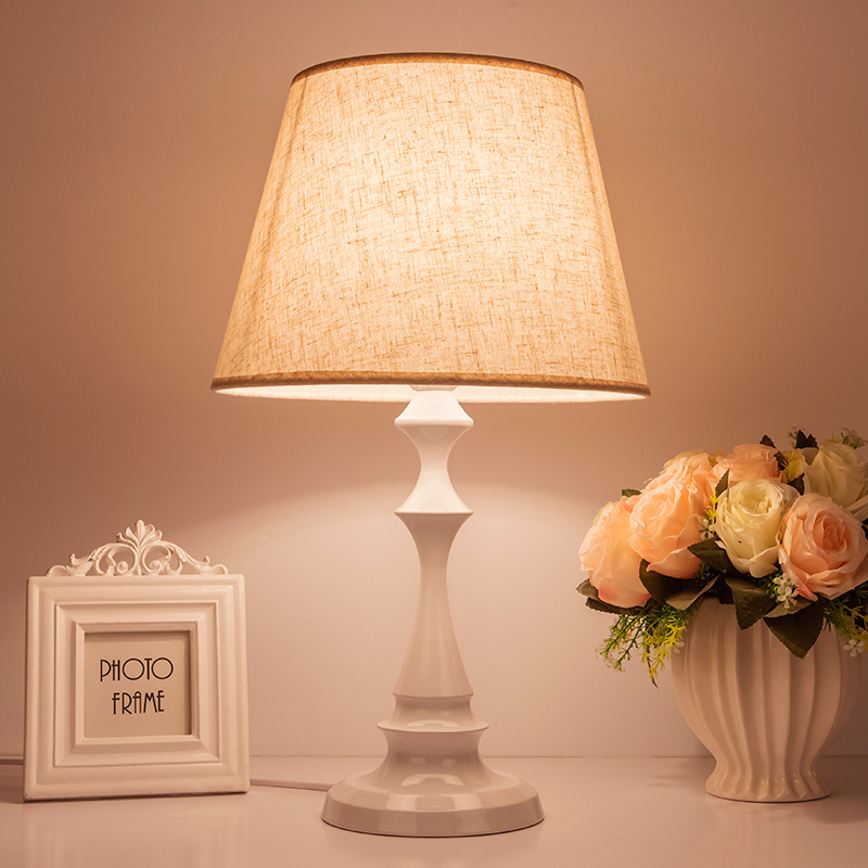 欧式台灯卧室床头柜现代创意简约时尚浪漫田园可调光暖色光小台灯