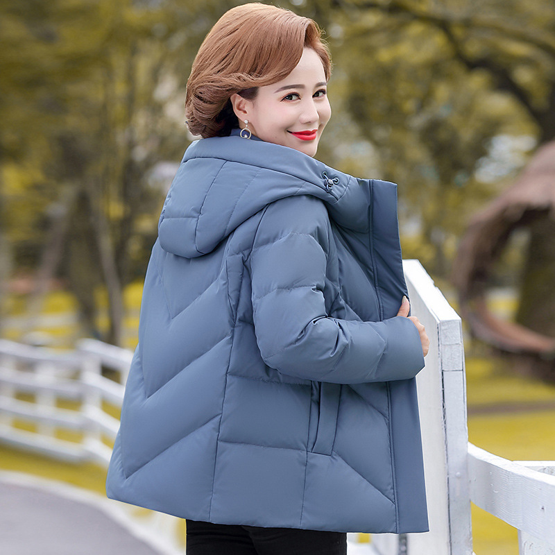 羽绒服女短款宽松冬装中老年妈妈大码连帽气质奶奶时尚白鸭绒外套
