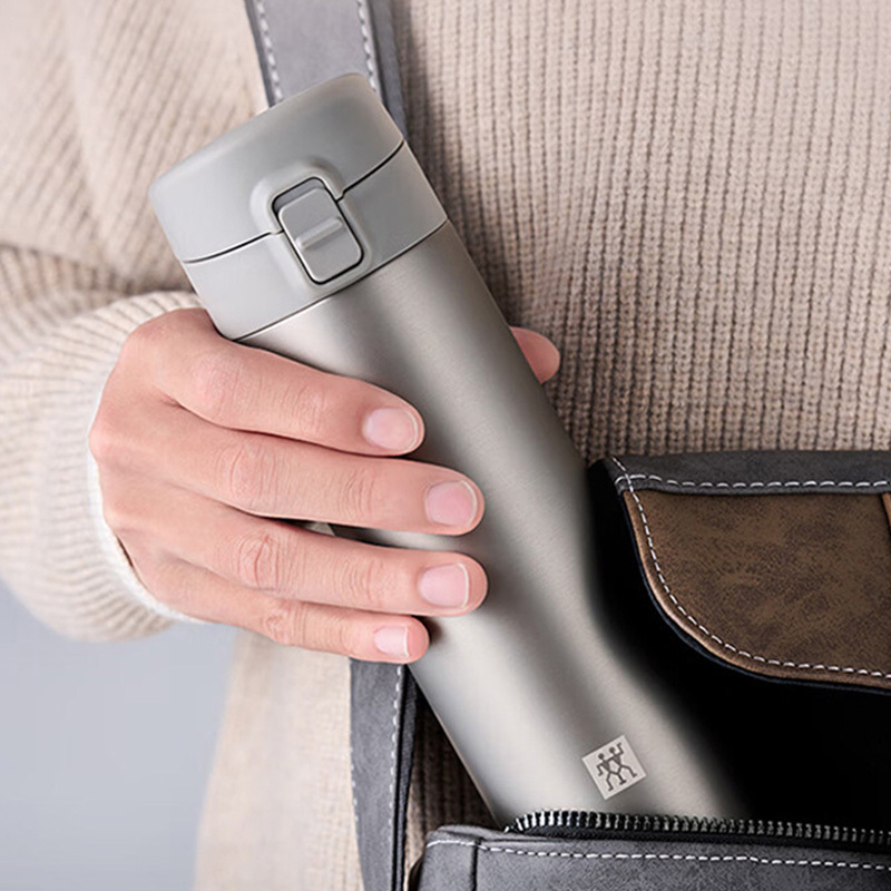 双立人保温杯480ml纯钛保温杯抑菌便携弹跳杯1030831高清大图