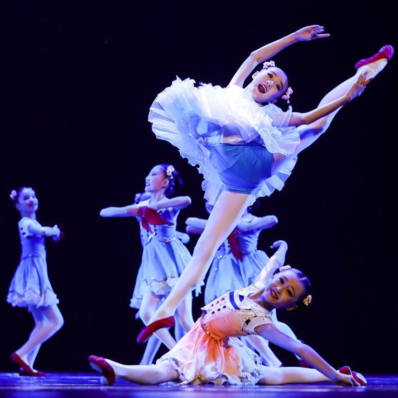 小荷风采当我戴上儿童舞蹈演出服六一少儿合唱蓬蓬裙