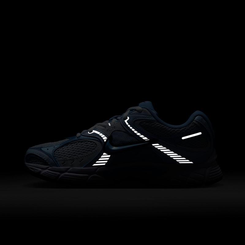 耐克(NIKE)女款轻量缓震透气跑鞋低帮运动休闲鞋 lace-up设计合成