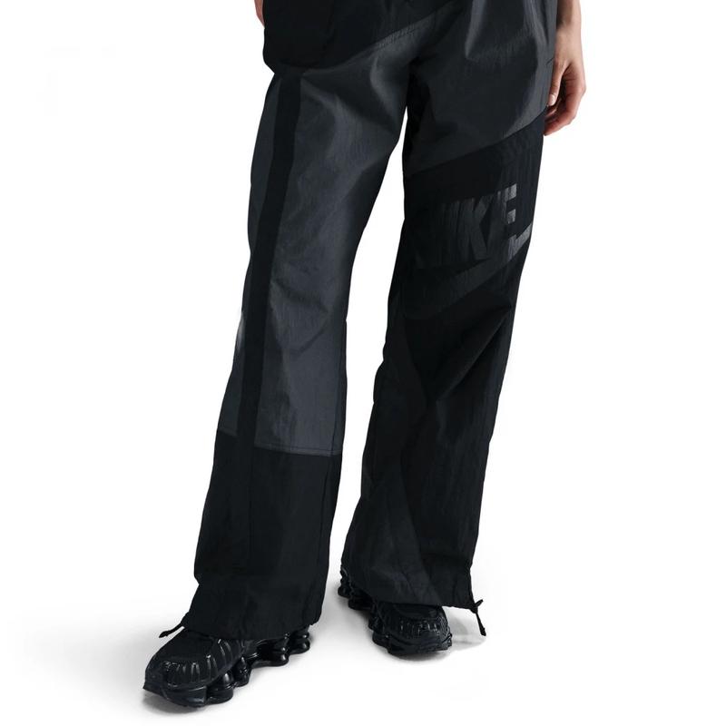 Nike女士运动尼龙拼接聚酯纤维休闲街拍宽松运动裤春款