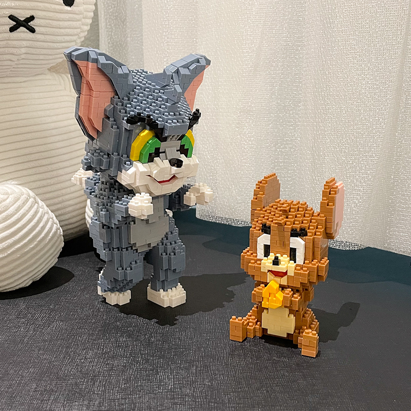 微型小颗粒拼装积木成人拼图儿童益智玩具3D摆件猫和老鼠桌面摆件