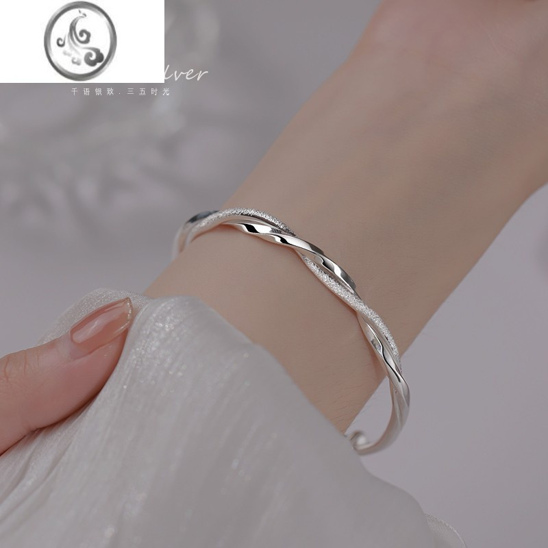 2021年银手镯新款图片