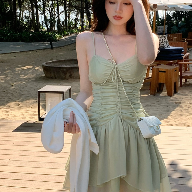 闪电客海边度假沙滩吊带裙女2022新款仙女超仙褶皱收腰不规则挂脖连衣裙