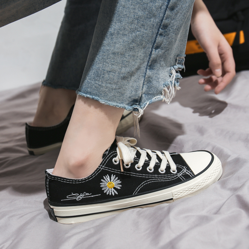 苏芈春季小雏菊低帮帆布鞋男潮鞋休闲板鞋学生韩版潮流百搭情侣布鞋子