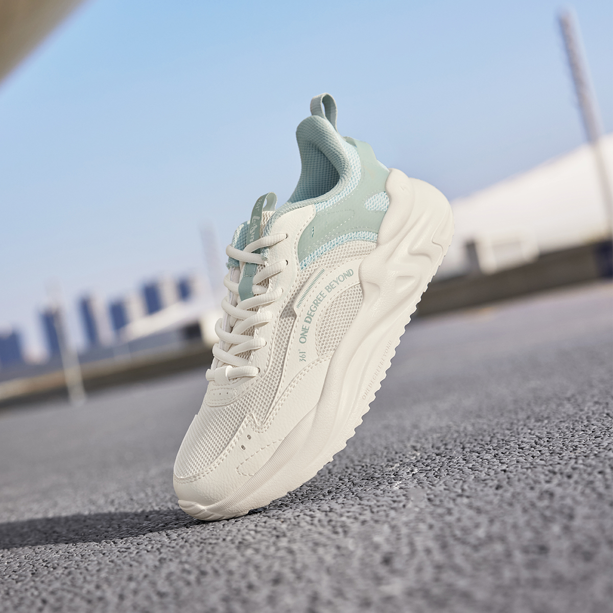 361°运动鞋女新款常规休闲鞋682416709FV高清大图