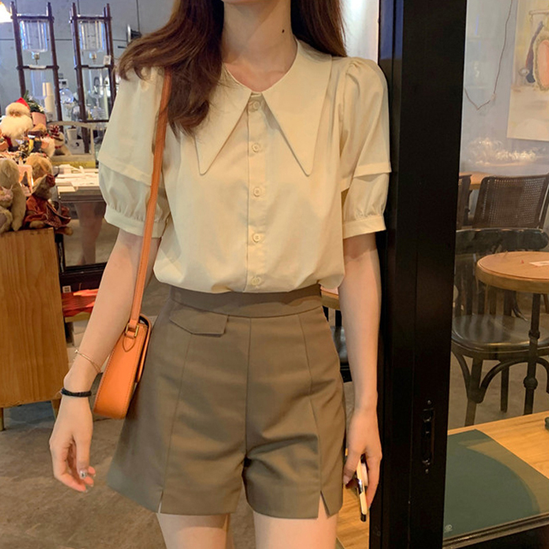 雅馨季2021夏季娃娃领衬衫短裤子两件套女chic港风复古网红小个子穿搭