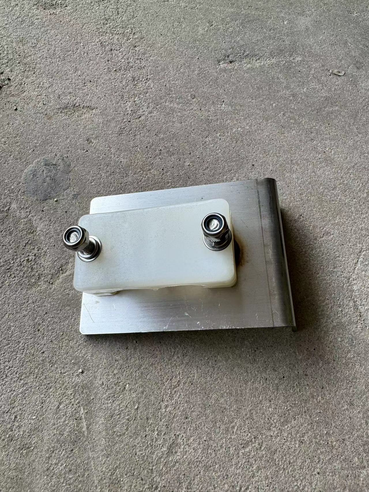 胶粘固定卡100*70*2mm高清大图