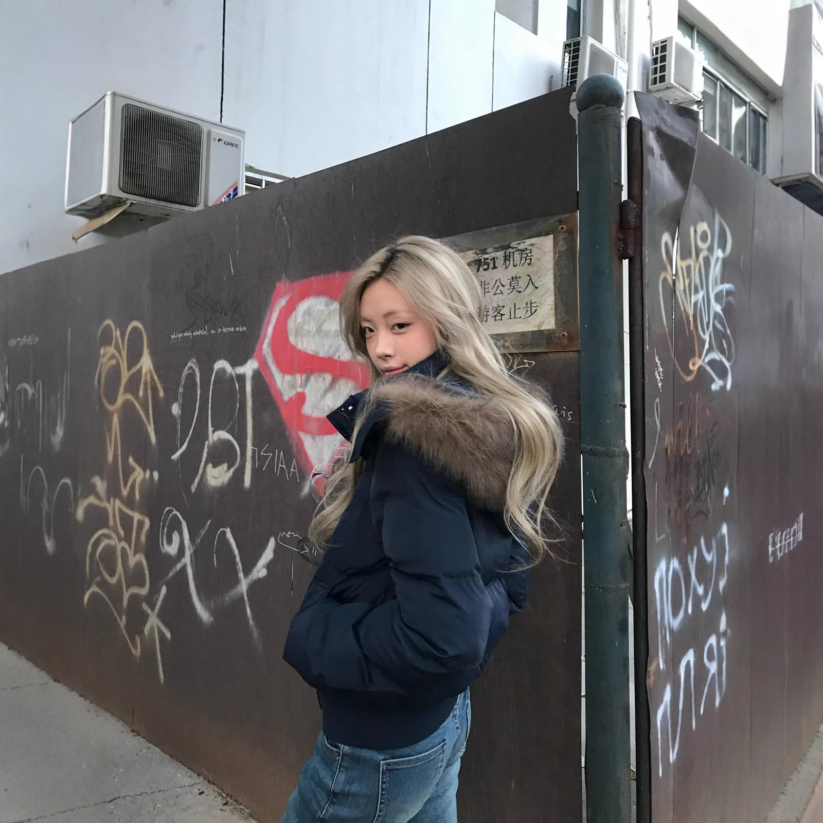 90绒2025秋冬藏青新款羽绒服女短款时尚洋气时髦高级感修身外套潮高清大图