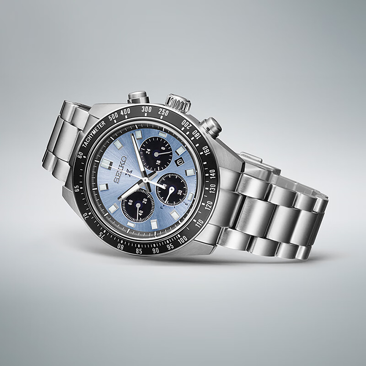 SEIKO精工新款上市三眼计时熊猫系列太阳能夜光防水男士石英表高清大图