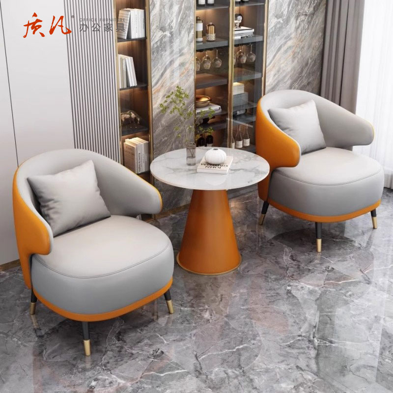质凡皮艺休闲单人小沙发休息区酒店房间商务会客洽谈桌椅组合 一桌三椅高清大图