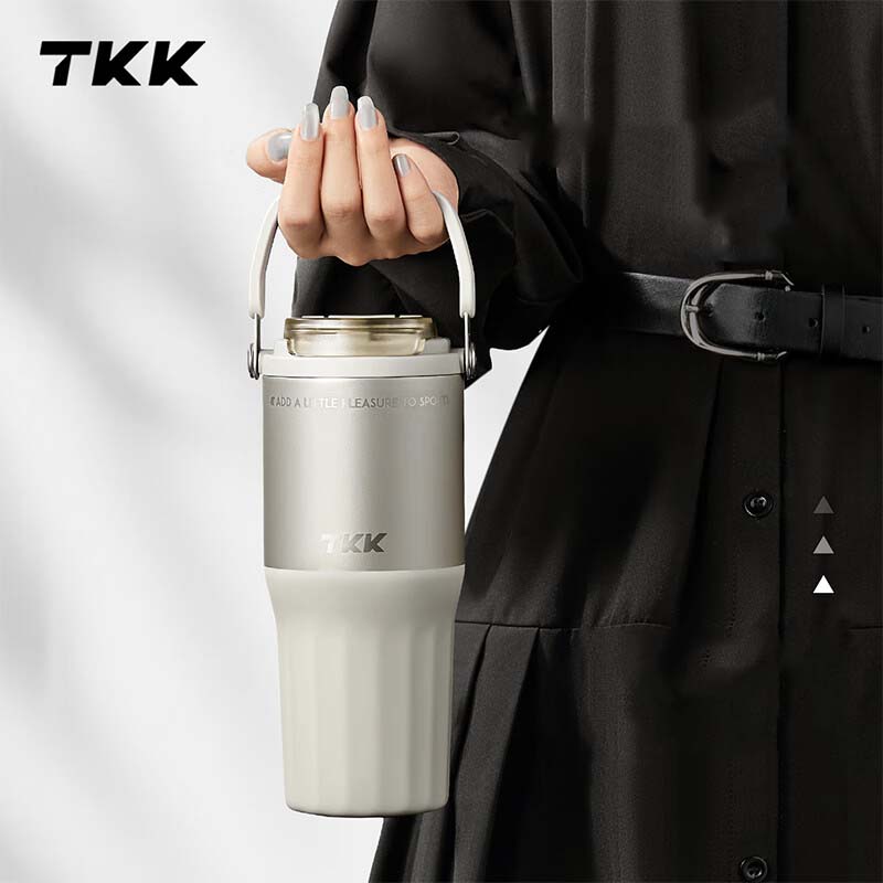 TKK 悦界双饮口拎拎杯 保温杯 吸管水杯 内喷陶 316不锈钢 TKK2039 700ML 金瓷白 / 个高清大图