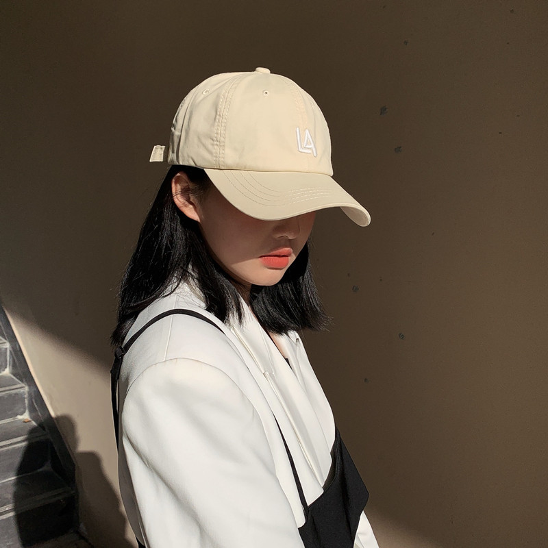 韩国ins潮牌简约感鸭舌帽子女复古休闲百搭情侣棒球帽春夏遮阳帽白色