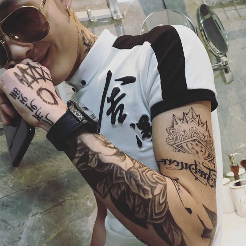 夏季韩版社会小伙紧身半袖男士潮流半截袖上衣服精神短袖T恤带字