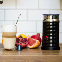 Nespresso/奈斯派索 胶囊咖啡机和奶沫机套装 意式进口全自动家用咖啡机 pixie Cilps C60