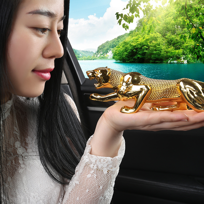 车载金钱豹摆件金钱豹汽车摆件车饰装饰品车内饰豹子小车里轿车中控台