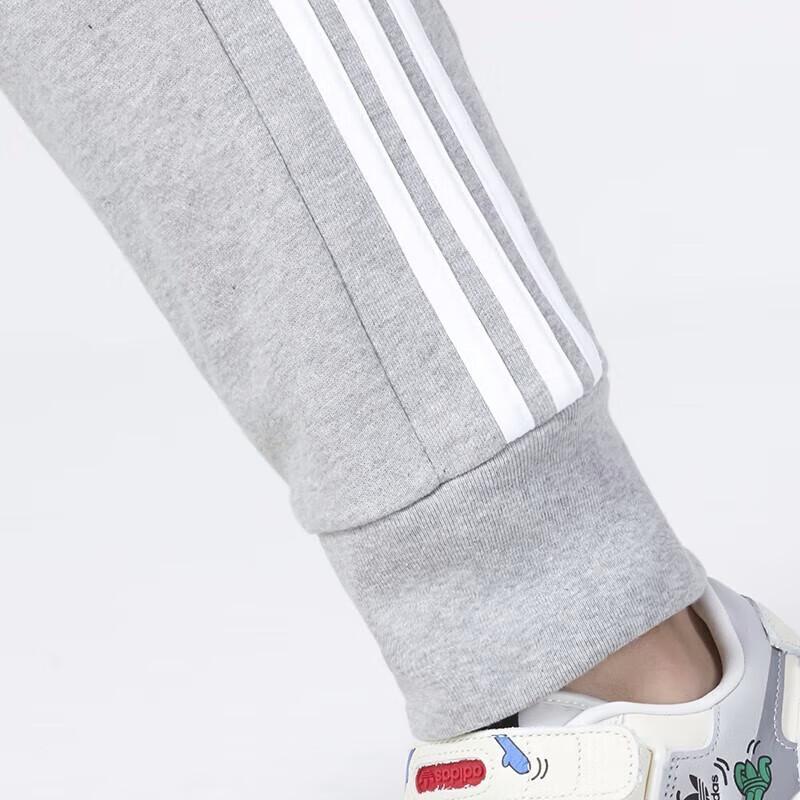 阿迪达斯 (adidas)男裤春秋季卫裤运动长裤健身训练裤子经典舒适裤 灰色针织 经典三条纹IC9407