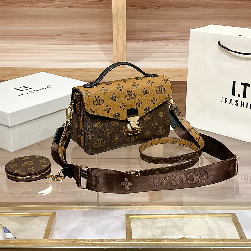 欧美时尚女士包包2026新款时尚复古老花邮差包女轻奢百搭手提斜挎包高级感小方包高清大图