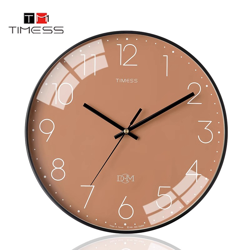 TIMESS钟表挂钟客厅家用时尚时钟挂墙现代简约万年历电子石英轻奢 运动橙 12英寸（直径30.5厘米）
