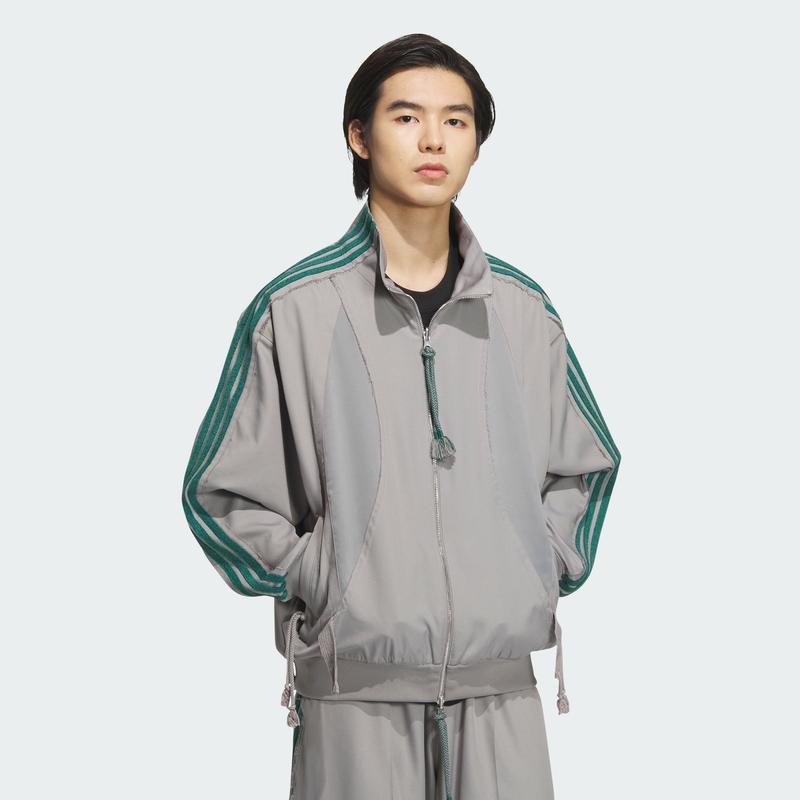 阿迪达斯(adidas)中性风防风透气运动夹克适合男女穿着