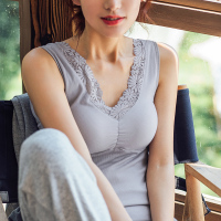 俞兆林秋冬新款性感V领大花边保暖背心女修身百搭带胸垫磨毛马甲女