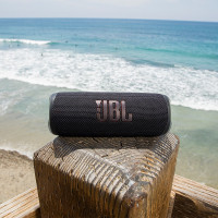 JBL FLIP6 音乐万花筒六代 便携式蓝牙音箱 低音炮 防水防尘设计 多台串联 赛道扬声器 独立高音单元 金属黑