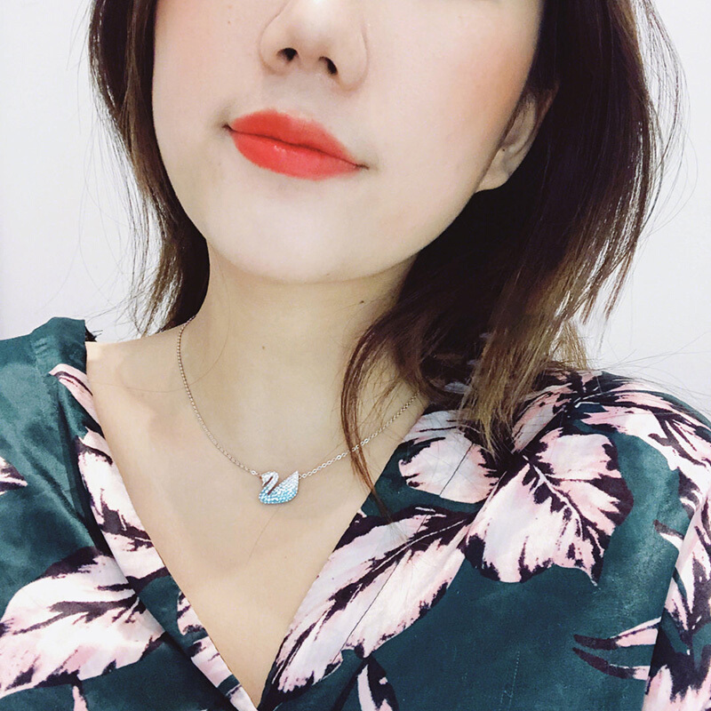 SWAROVSKI 施华洛世奇 蓝色渐变天鹅项链女黑色天鹅锁骨链